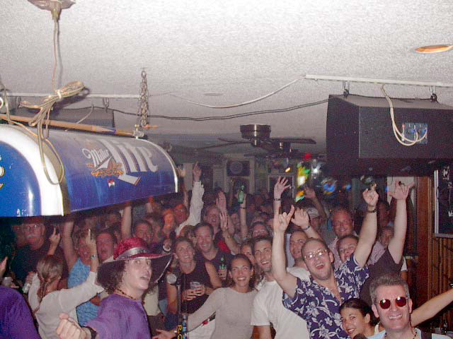 utb8crowd1